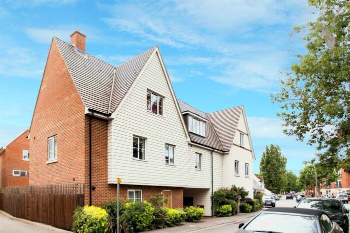 2 Bedroom Flat To Rent In Station Approach, Theydon Bois, Epping, Essex, CM16