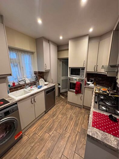 3 Bedroom Semi Detached House To Rent In Great West Road, Isleworth, TW7