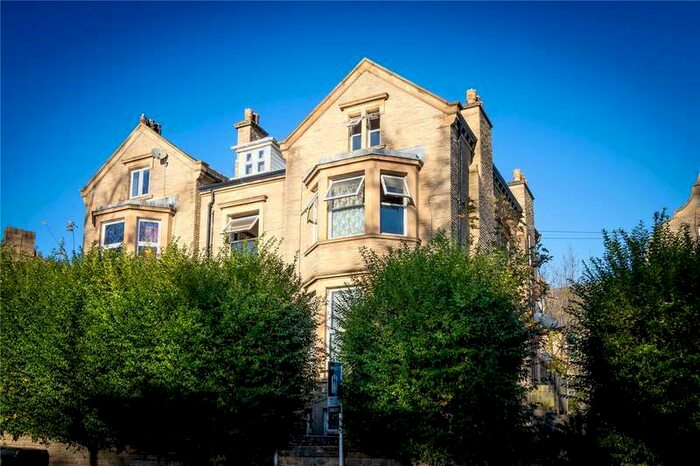 1 Bedroom House To Rent In Park Drive, Near Town Centre, Huddersfield, HD1