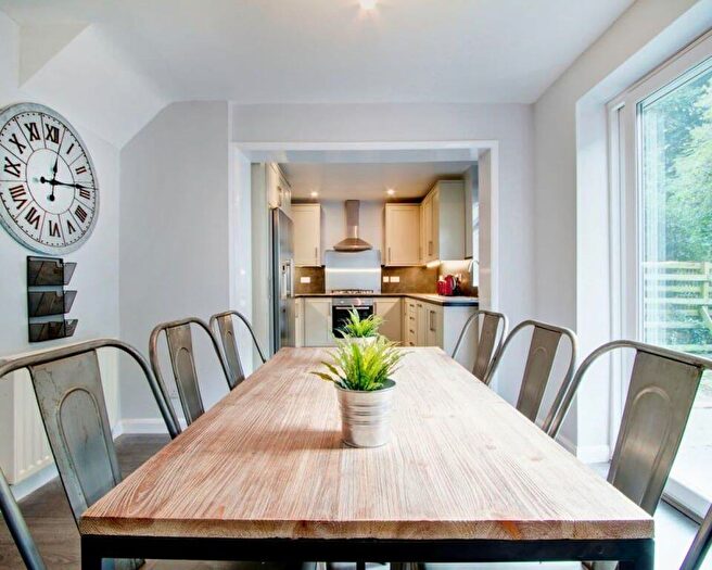 6 Bedroom House To Rent In Laburnum Avenue, DH1