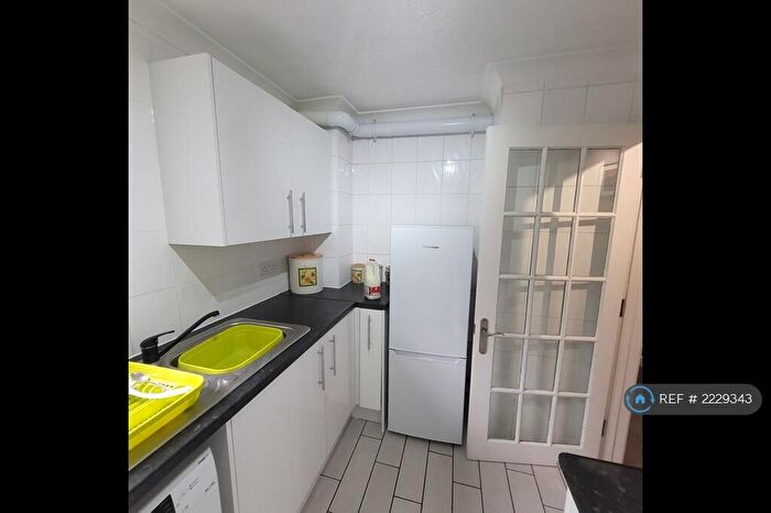 3 Bedroom Flat To Rent In Richmond Park Road, Bournemouth, BH8