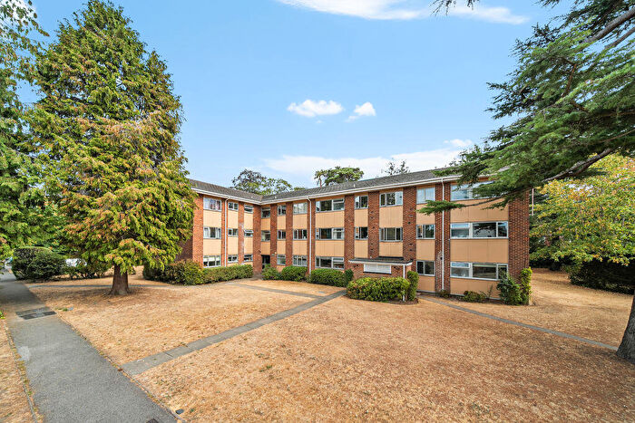 1 Bedroom Flat To Rent In Brockley Combe, Weybridge, KT13
