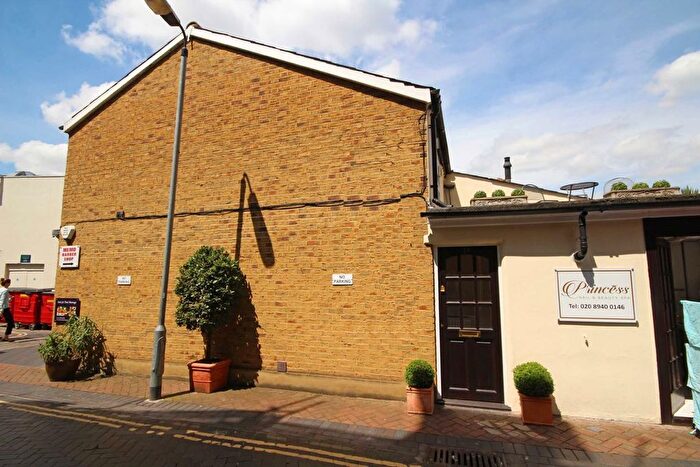 Studio To Rent In Waterloo Place, Richmond, TW9