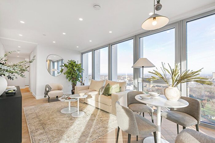 3 Bedroom Flat To Rent In Maple Path, London, E5