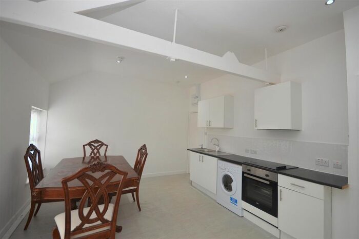 1 Bedroom Flat To Rent In High Street, Desborough, Kettering, NN14