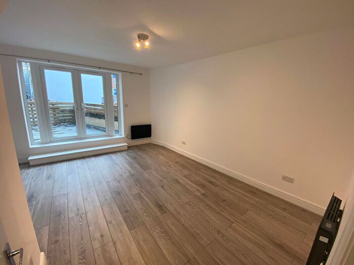 1 Bedroom Flat To Rent In Southwark Park Road, London, SE16