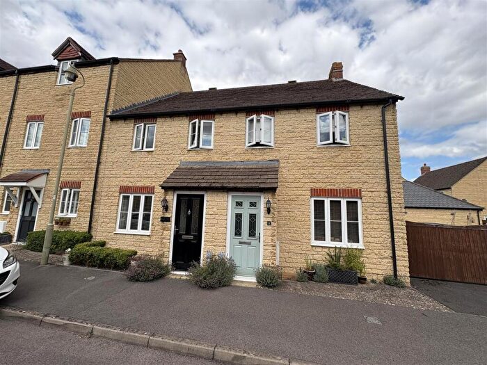 3 Bedroom Terraced House For Sale In Russett Avenue, Carterton, OX18