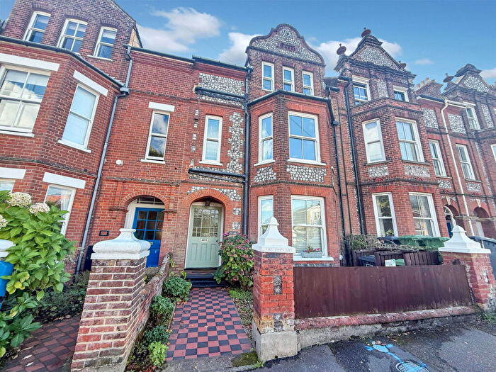 2 Bedroom Apartment To Rent In Vicarage Road, Cromer, NR27