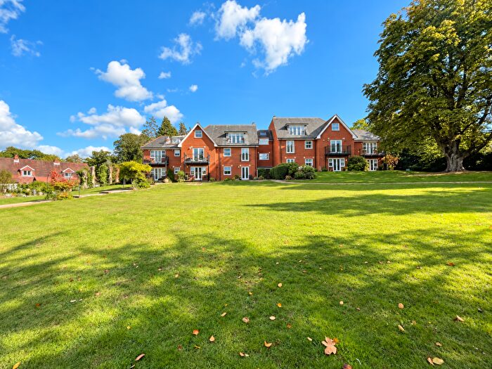 2 Bedroom Flat To Rent In Southwinds Court, Crableck Lane, Sarisbury Green, SO31
