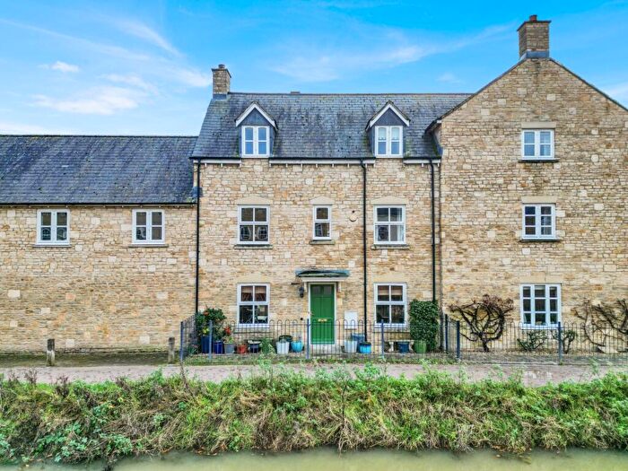 4 Bedroom Terraced House For Sale In Bridge Mead, Ebley, Stroud, Gloucestershire, GL5