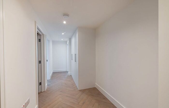 1 Bedroom Flat To Rent In A High Street, Croydon, CR0