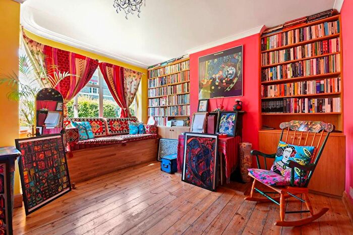 2 Bedroom Flat For Sale In Priory Road, London, NW6