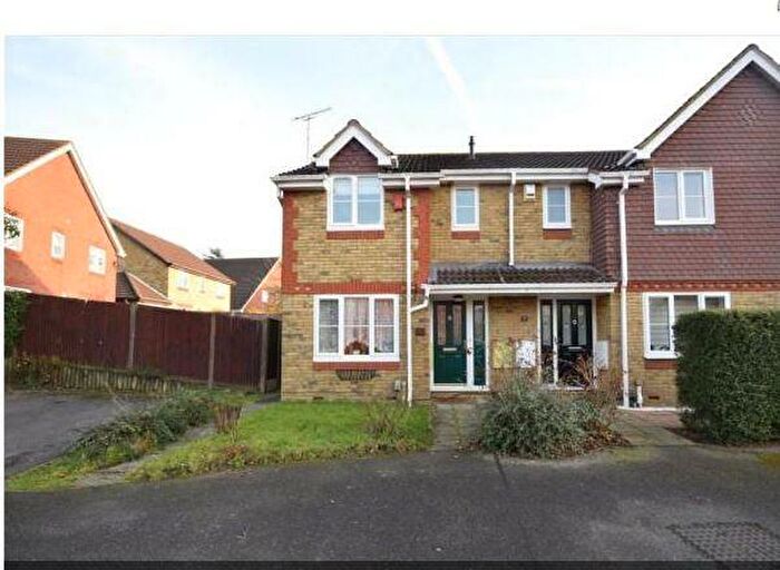 2 Bedroom End Of Terrace House To Rent In Montague Close, Wokingham, RG40