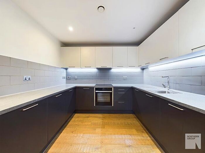 2 Bedroom Apartment To Rent In Apt :: One Cutting Room, M4