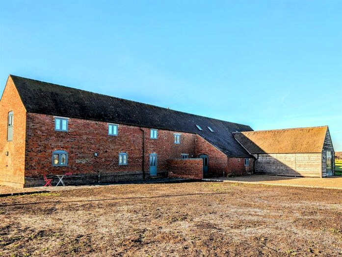 3 Bedroom Barn Conversion For Sale In Ansley Common, Nuneaton, CV10