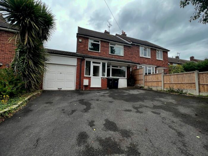 3 Bedroom Semi-Detached House To Rent In Standhills Road, Kingswinford, DY6