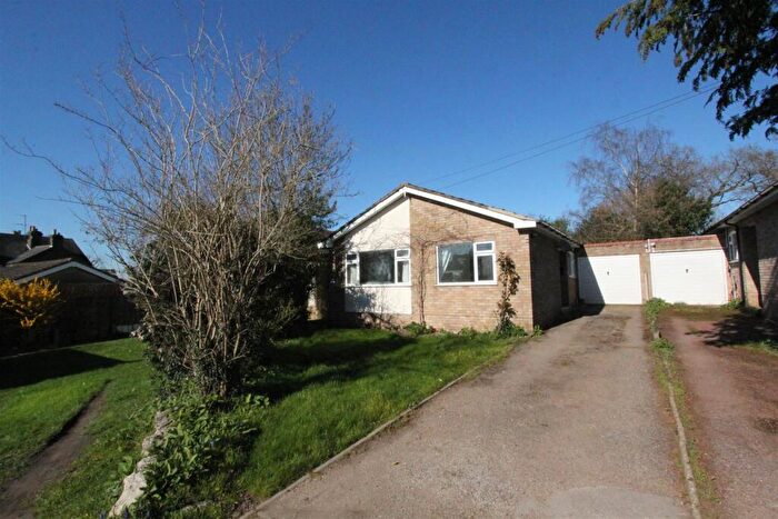 3 Bedroom Bungalow For Sale In Woodside, Hertford Heath, SG13