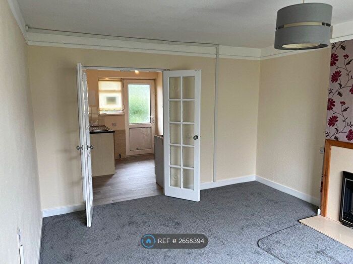 2 Bedroom Flat To Rent In Maes Y Glyn, Llandeilo, SA19