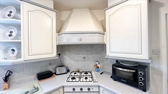 3 Bedroom Bungalow For Sale In Parkland Close, Clifton Village, Nottingham, NG11