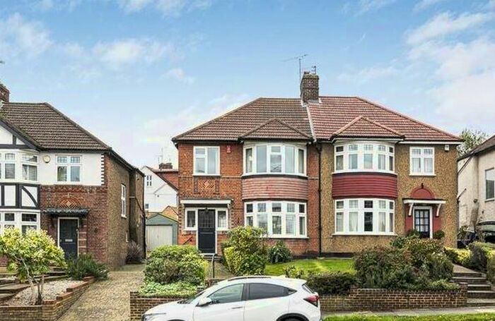 3 Bedroom Semi-Detached House To Rent In Winchmore Hill Road, London, N14