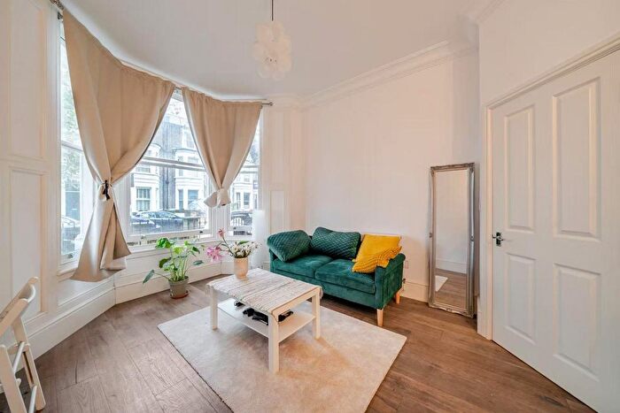 2 Bedroom Flat To Rent In Weltje Road, London, W6