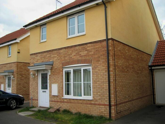 3 Bedroom Semi-Detached House To Rent In Thistle Drive, Hatfield, AL10