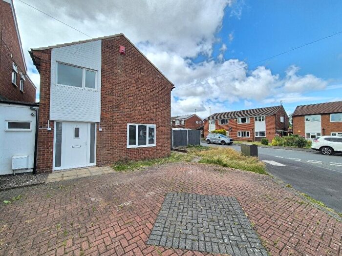 3 Bedroom Detached House To Rent In Leafield Gardens, Halesowen, West Midlands, B62