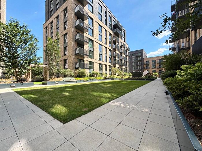 3 Bedroom Flat For Sale In Woodberry Down, London, N4