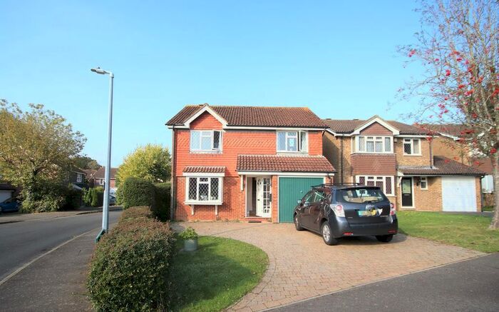 4 Bedroom Detached House To Rent In Fontwell Avenue, Bexhill-On-Sea TN39