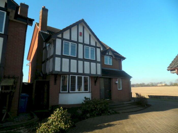 4 Bedroom Detached House To Rent In Moat Drive, Drayton Bassett, Tamworth, B78