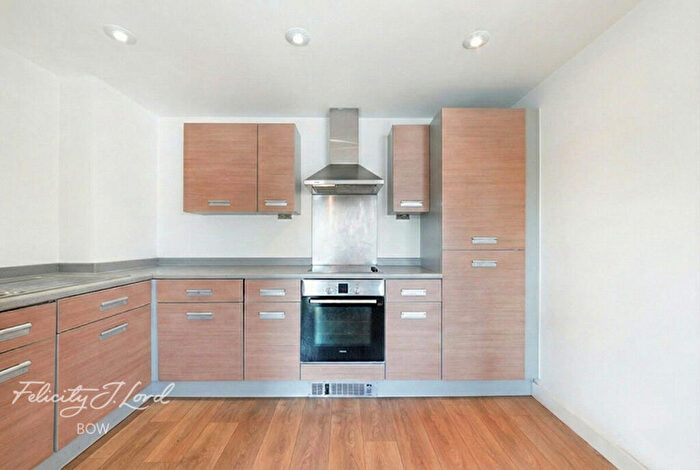 1 Bedroom Apartment For Sale In Tredegar Road, London, E3