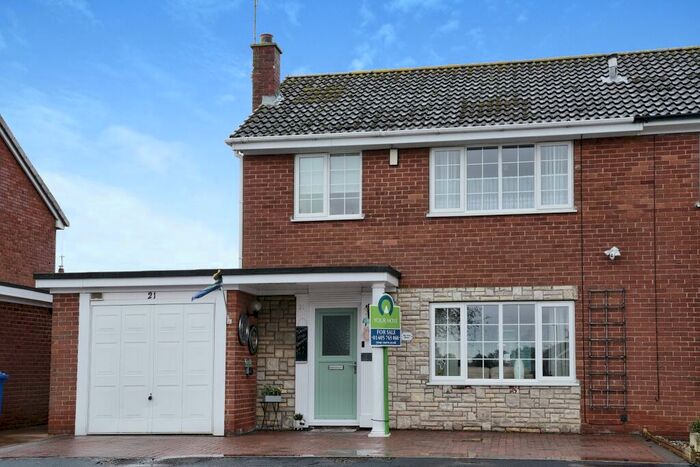 3 Bedroom Semi-Detached House For Sale In Boothgate Drive, Howden, Goole, East Yorkshire, DN14