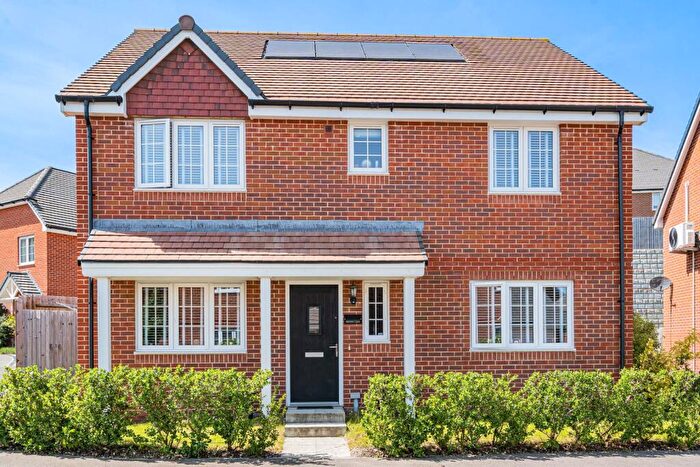 4 Bedroom Detached House For Sale In Minchin Lane, Alton, Hampshire, GU34