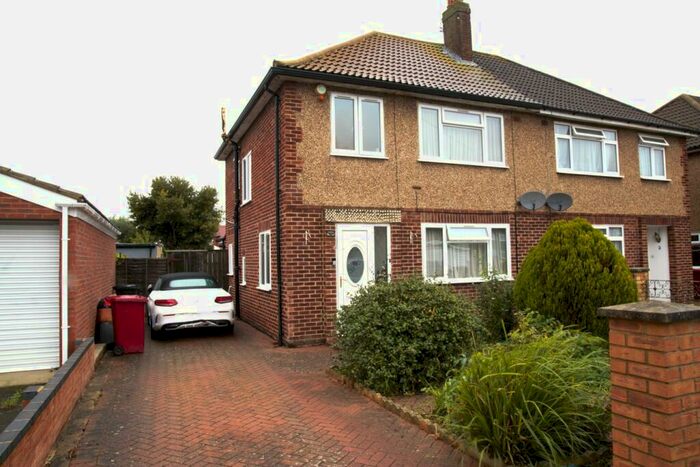 3 Bedroom Semi-Detached House To Rent In Hillary Road, Slough, SL3