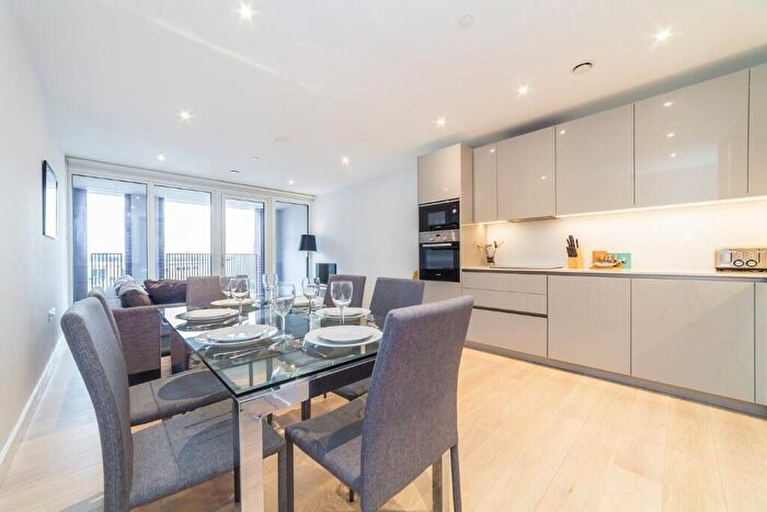 2 Bedroom Flat To Rent In Deacon Street, London, SE17