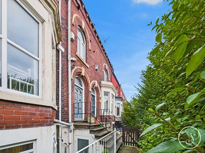 1 Bedroom Flat For Sale In Southfield Terrace, Leeds, LS12