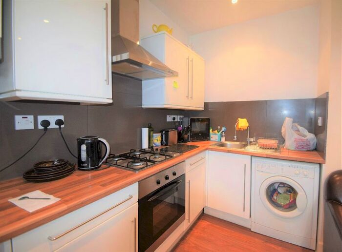 1 Bedroom Flat To Rent In Valley Road, London, SW16
