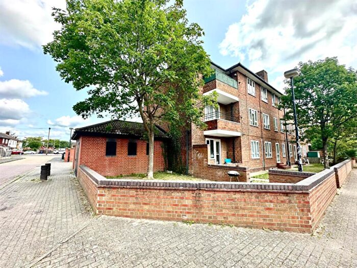 1 Bedroom Property To Rent In Clayburn Gardens, South Ockendon, RM15