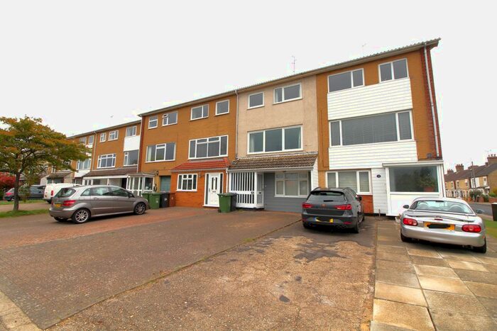 4 Bedroom Town House To Rent In Angus Court, Peterborough, PE3