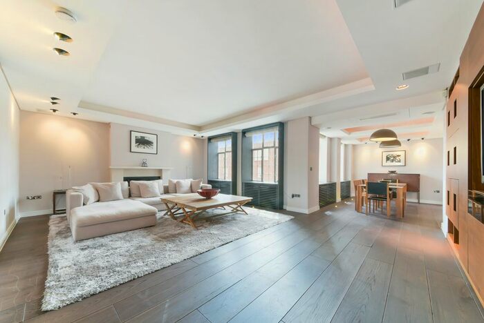 4 Bedroom Flat To Rent In Grosvenor Square, London, W1K