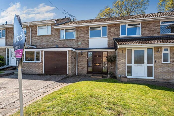 3 Bedroom Terraced House For Sale In Birchview Close, Yateley, Hampshire, GU46