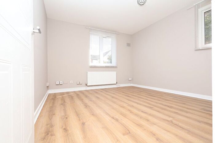 Studio To Rent In Hampden Road, London, N17