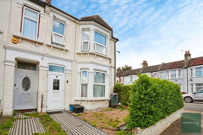 4 Bedroom End Of Terrace House For Sale In Staines Road, Ilford, IG1