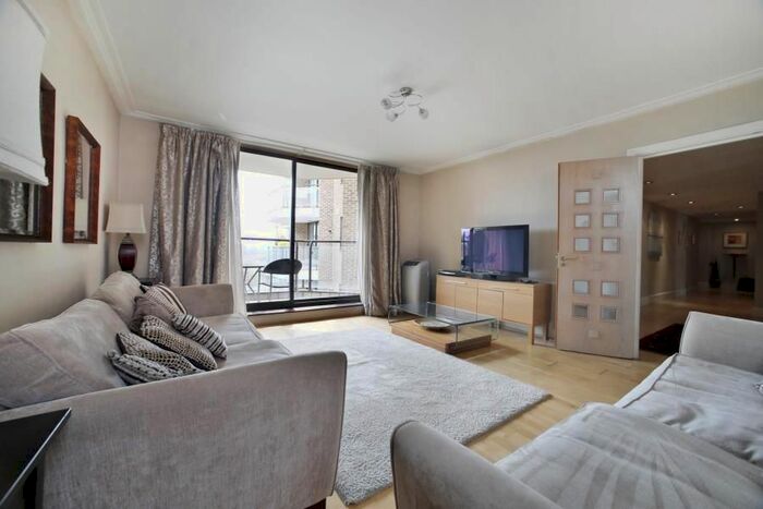 3 Bedroom Flat To Rent In Kensington West, Blythe Road, W14