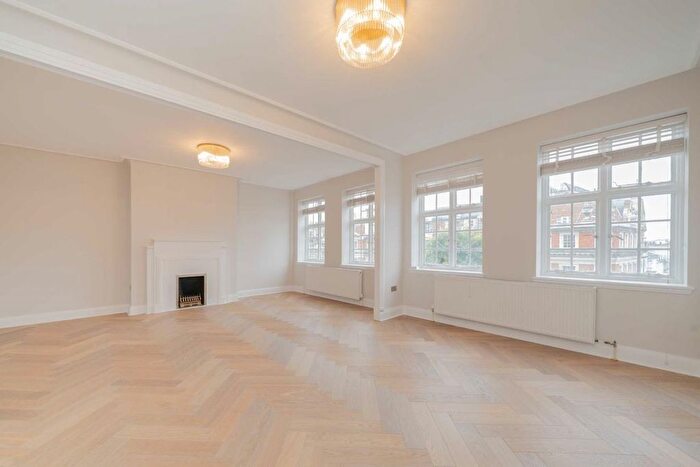 4 Bedroom Flat To Rent In Kensington High Street, Kensington, W8