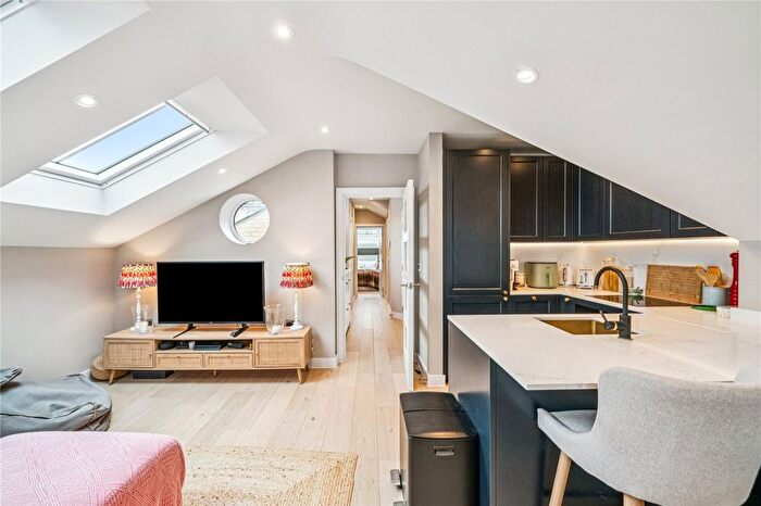2 Bedroom Flat For Sale In Bellevue Road, SW17