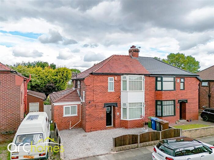 3 Bedroom Semi-Detached House For Sale In Green Avenue, Tyldesley, Manchester, M29