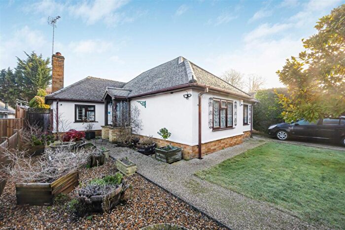 2 Bedroom Bungalow For Sale In Haldane Road, Caversham, Reading, RG4
