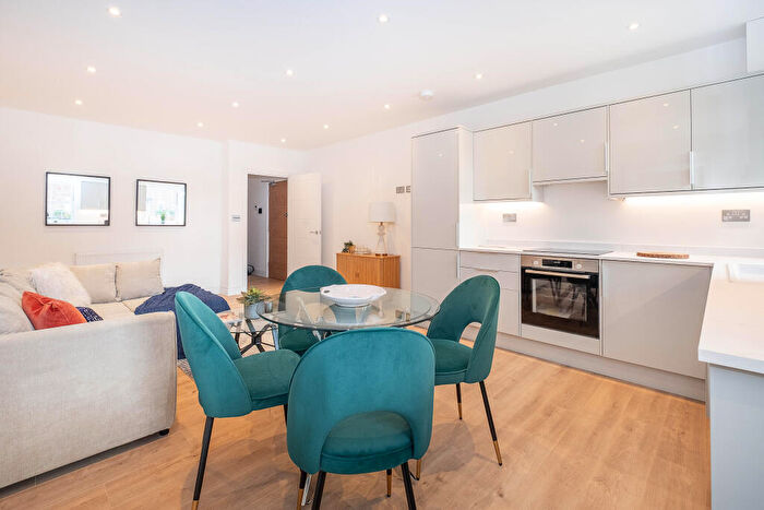 3 Bedroom Flat For Sale In Caterina Court, Surbiton, KT5