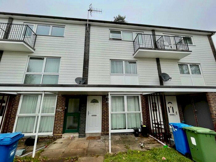 2 Bedroom Flat To Rent In Woodmere, Bracknell, RG12
